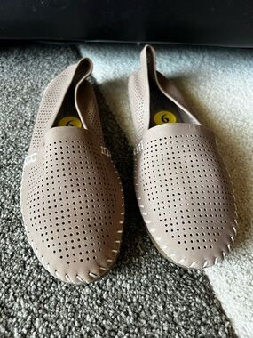 NWT Adam Tucker Brown Leather Loafers with Moccasin Design